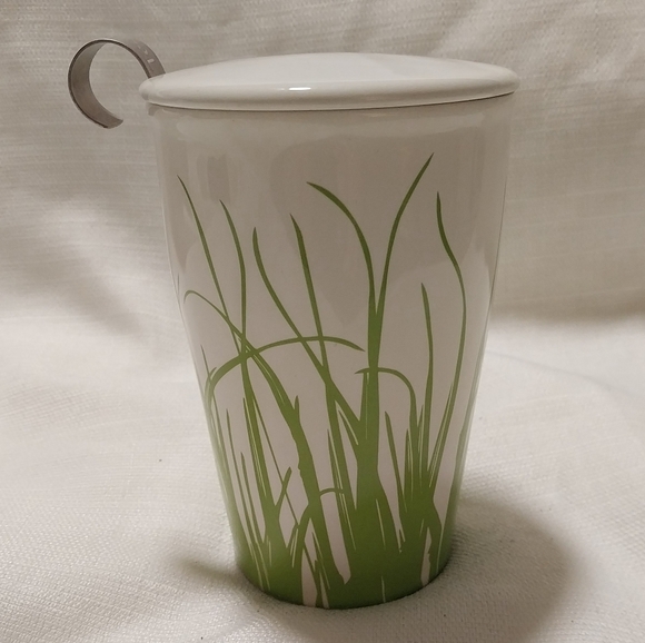 Tea Forte Green and White Grass Design Ceramic Tea Mug with Infuser - Picture 3 of 7